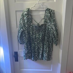 Ava & Viv Green and White Puff Sleeve Blouse